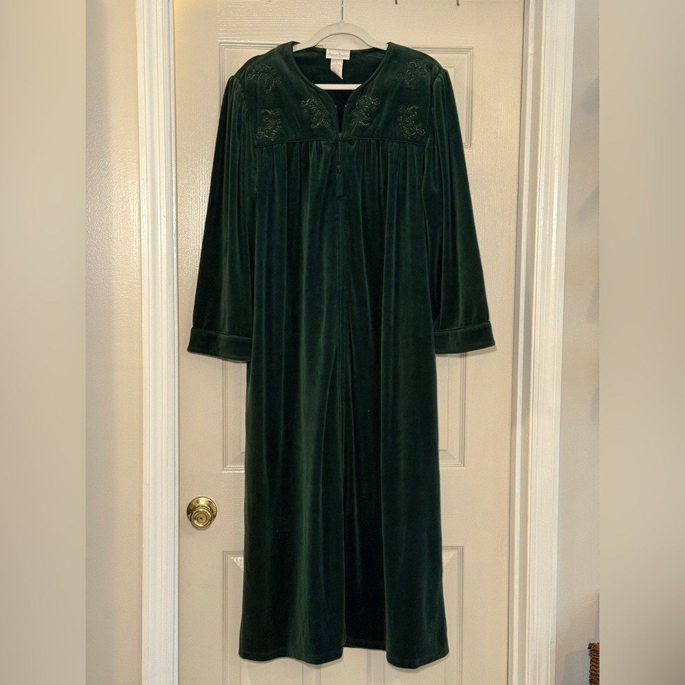 Vintage Emerald Green Intimate Essentials Housecoat